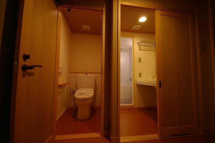 Room 11 of 27