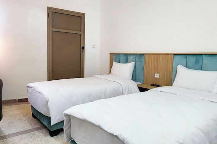 Room 5 of 9