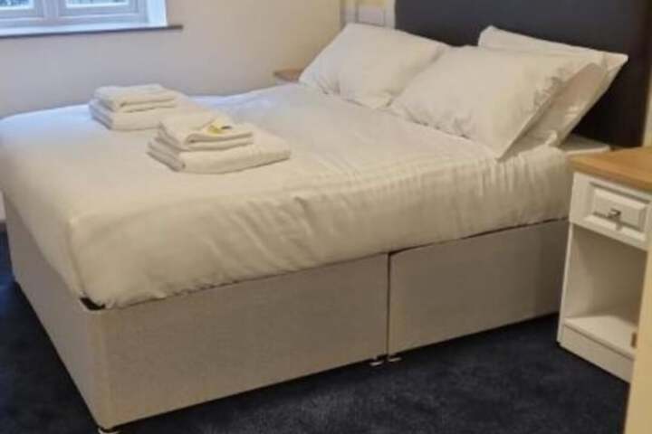 Room 9 of 12