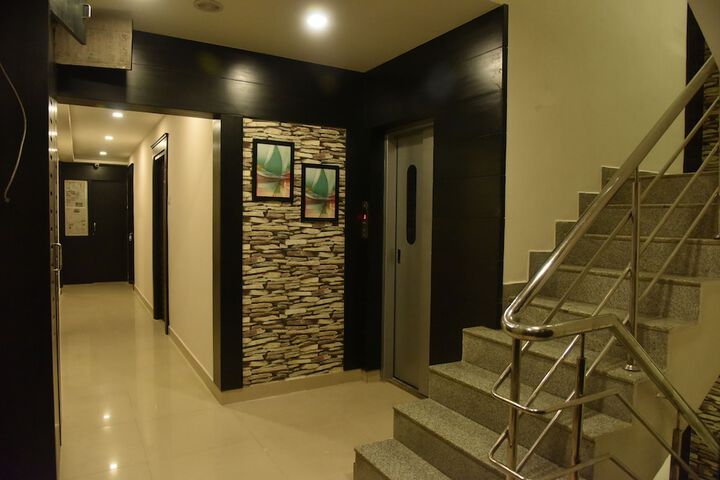 Room 14 of 33