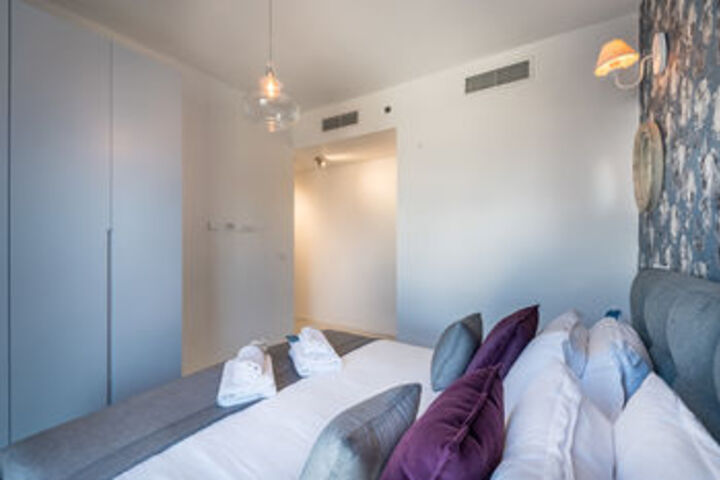 Room 54 of 153