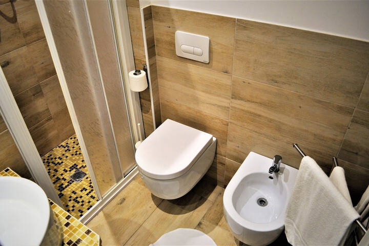 Room 43 of 106