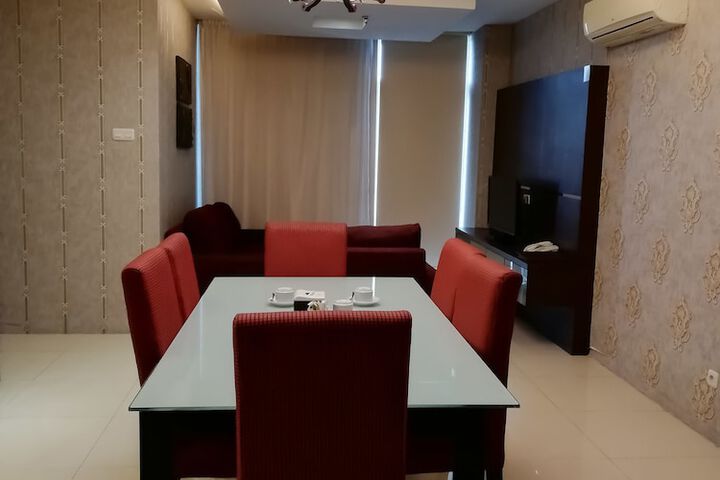 Room 14 of 32