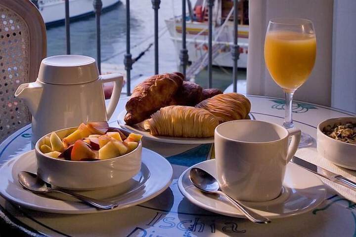 Breakfast/Coffee Service 26 of 33