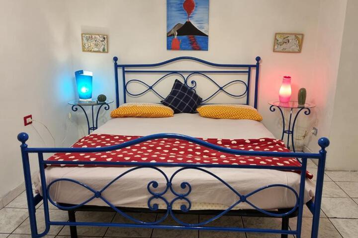 Room 4 of 9
