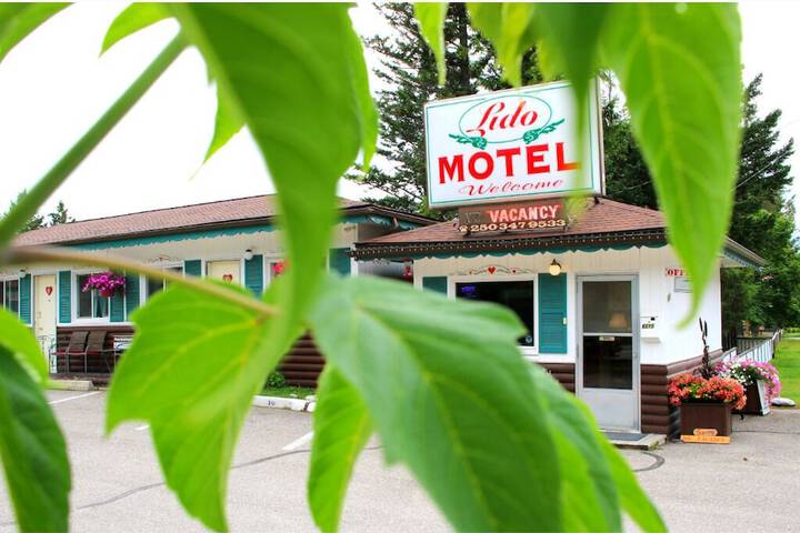 Lido Motel in Radium Hot Springs, BC