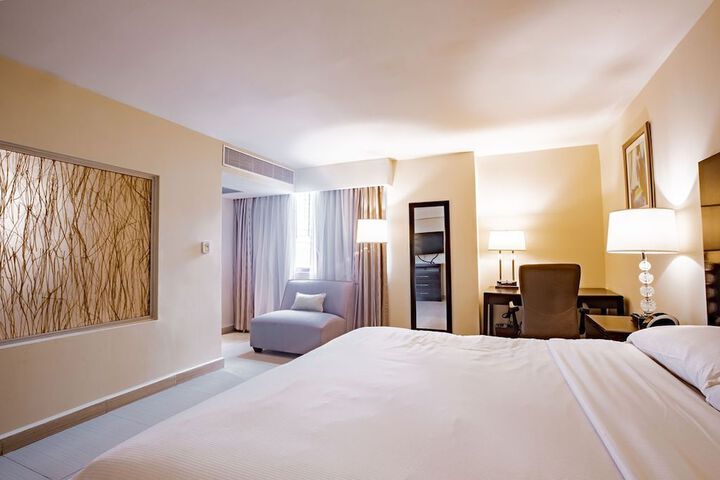 Room 4 of 16
