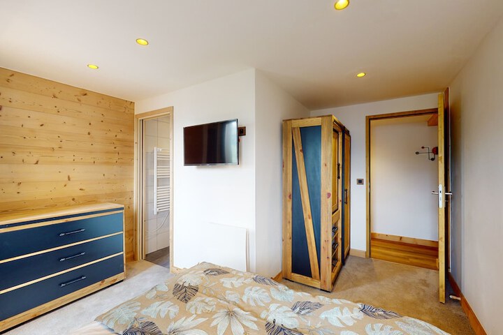 Room 8 of 23