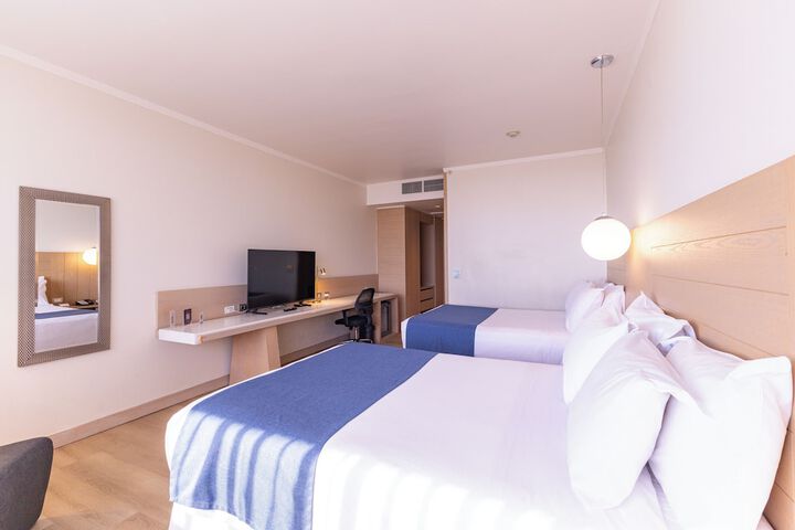 Room 13 of 35
