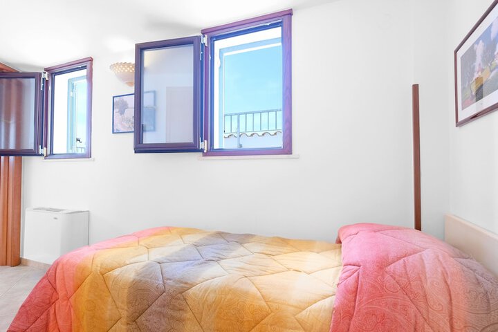 Room 11 of 37