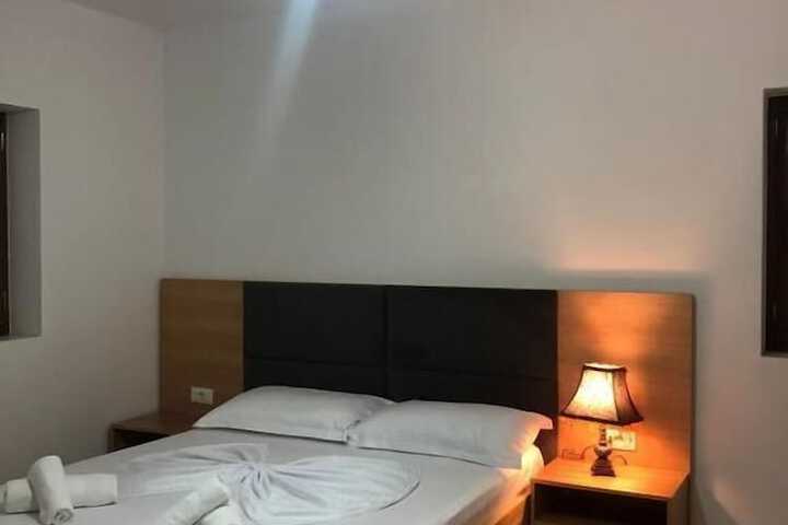 Room 15 of 30