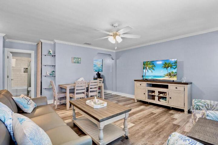 Starfish Cove B in Holmes Beach, FL