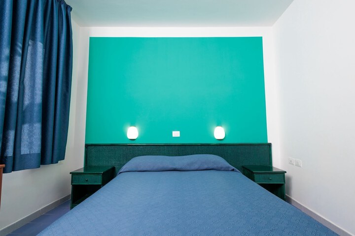 Room 8 of 18