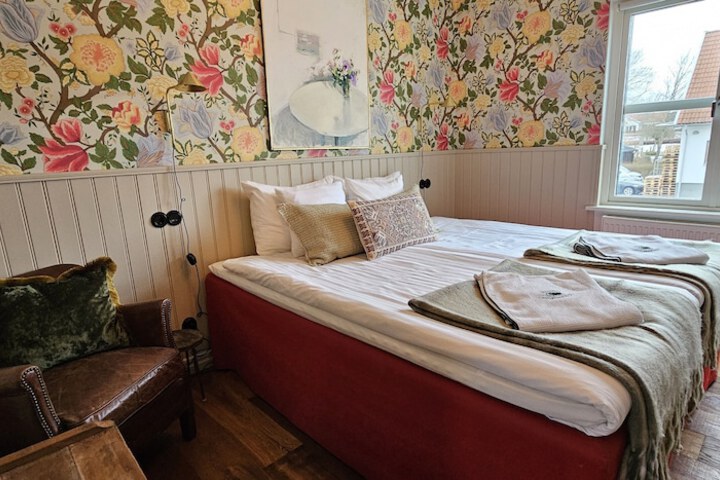 Room 9 of 74