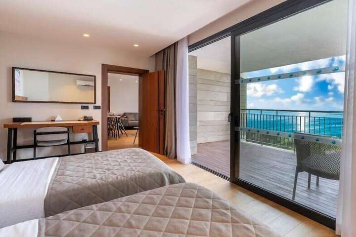 Room 27 of 128