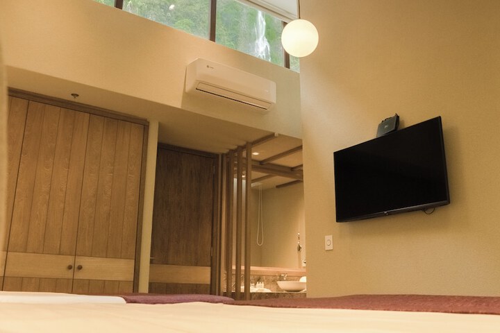 Room 72 of 132