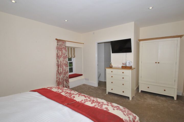 Room 9 of 32