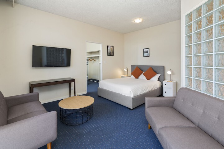 Room 16 of 116