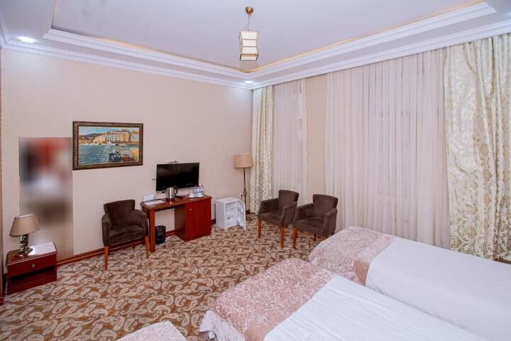 Room 27 of 46