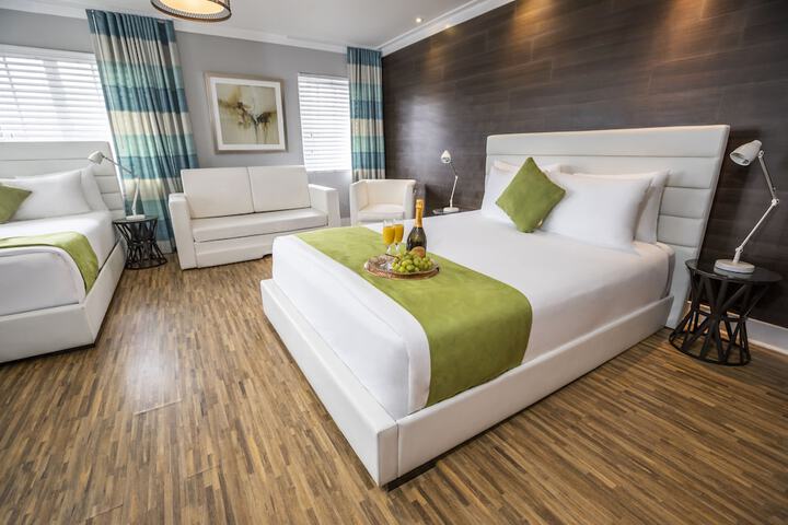 1 Queen Bed (1 of 13)
