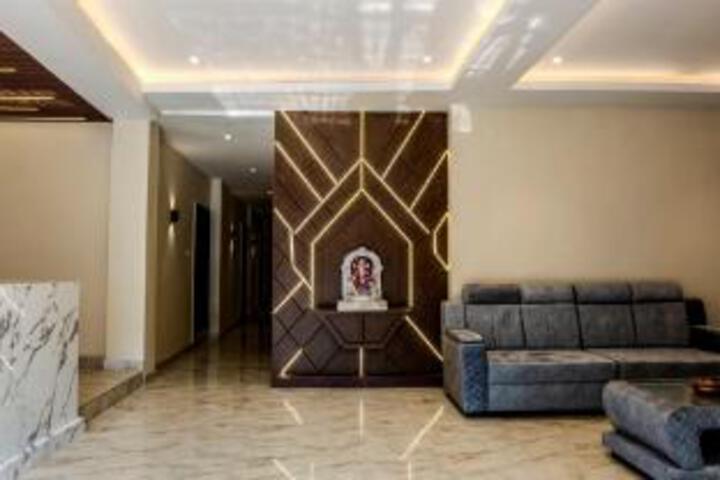 Business Center 2 of 14