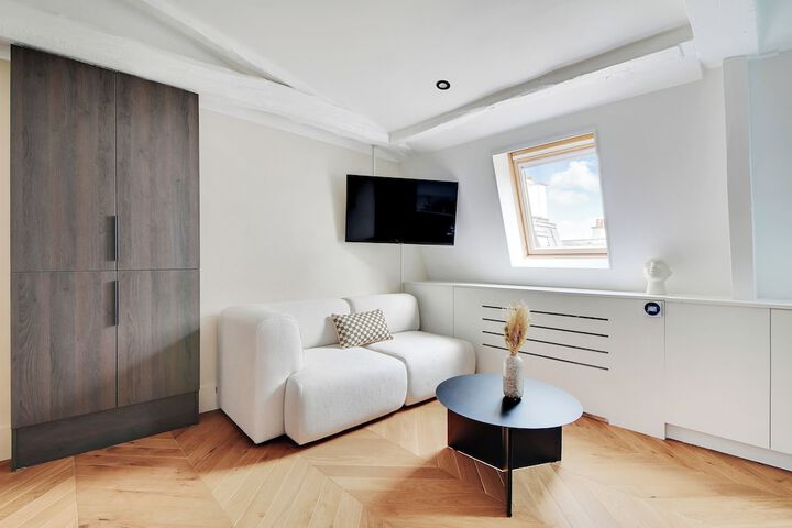 Room 17 of 28