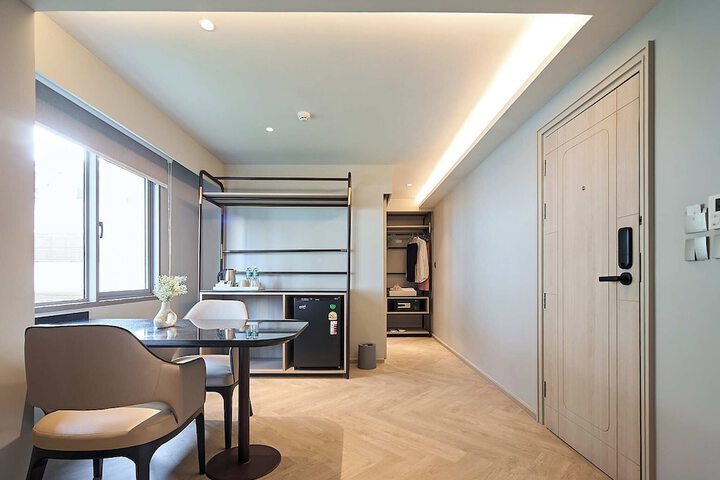 Room 8 of 209