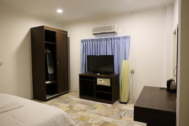Room 12 of 35
