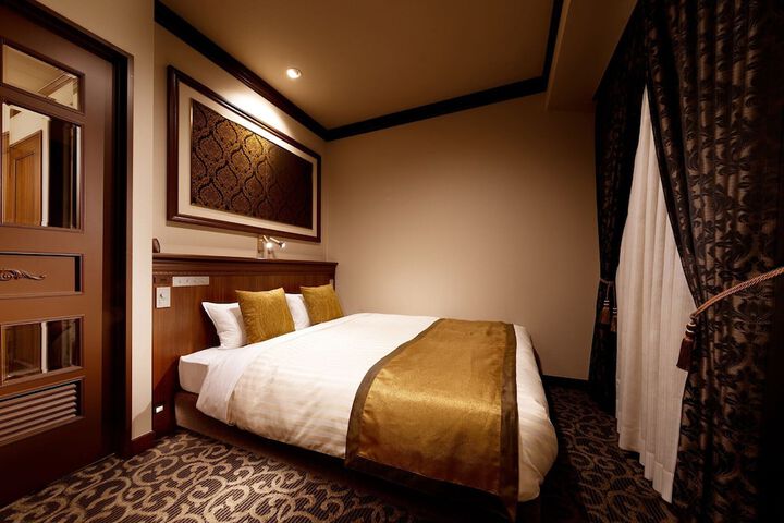 Room 8 of 28