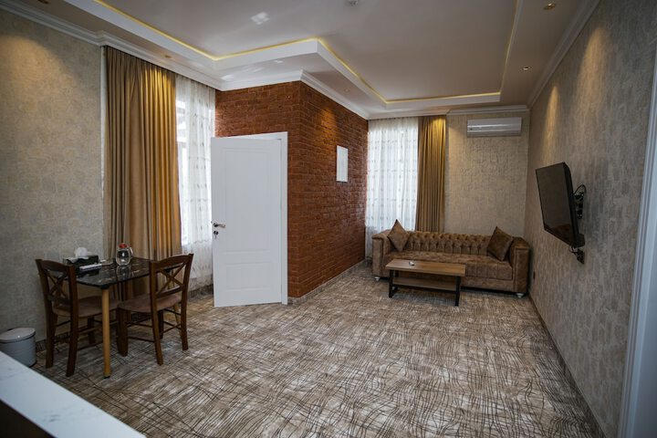Room 22 of 38