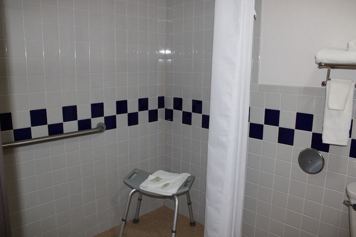 Room 13 of 18