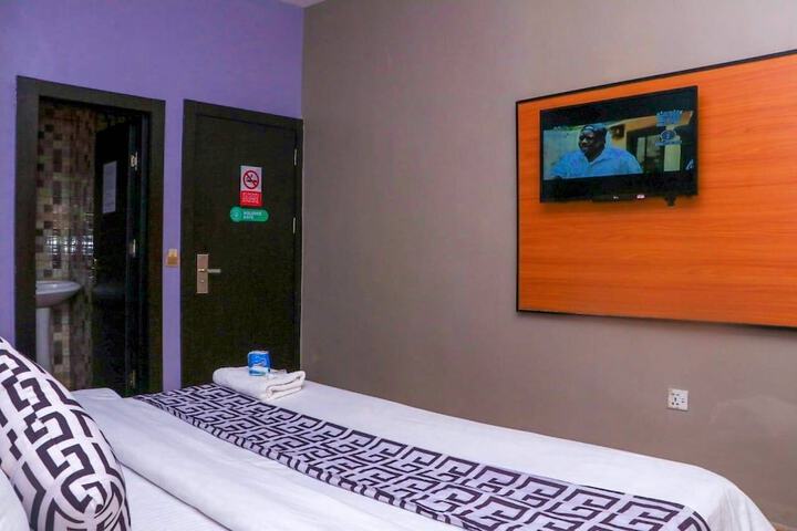 Room 6 of 42