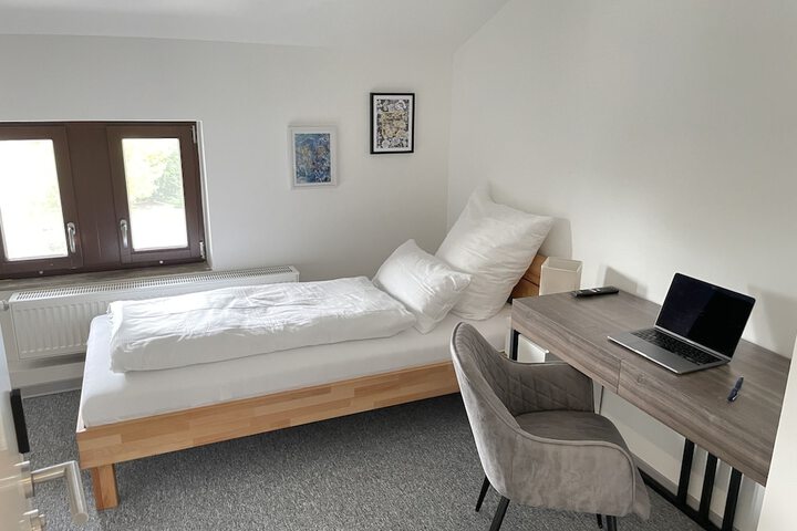 Room 13 of 36