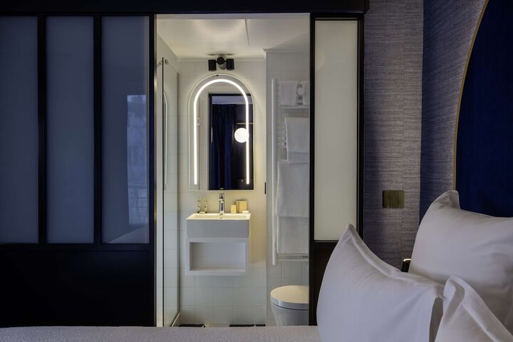 Room 37 of 103