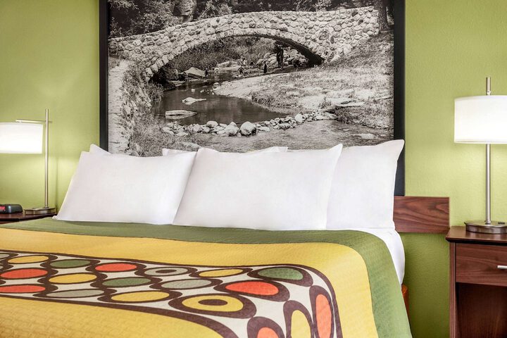 1 King Bed (7 of 7)