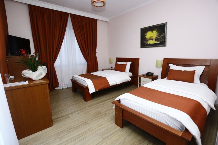 Room 4 of 38