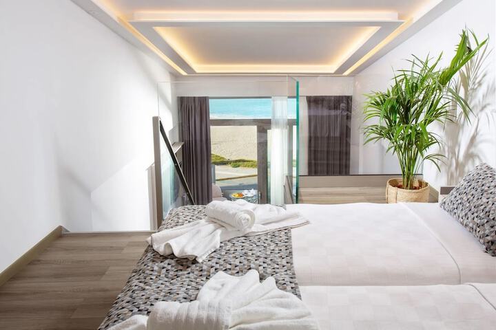 Room 32 of 159