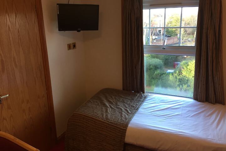 Room 14 of 40