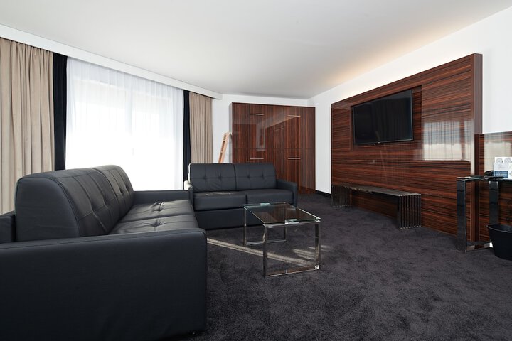 Room 25 of 114