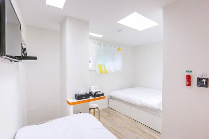 Room 21 of 60