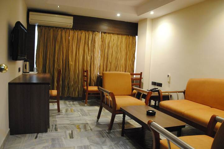 Room 12 of 16