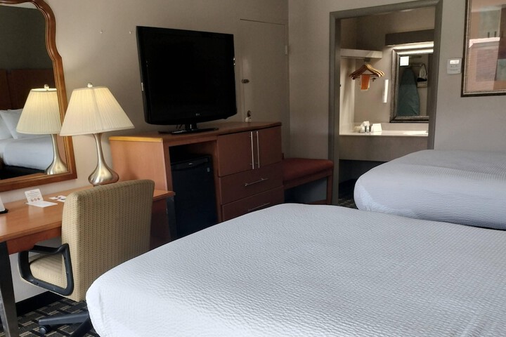 Room 105 of 190