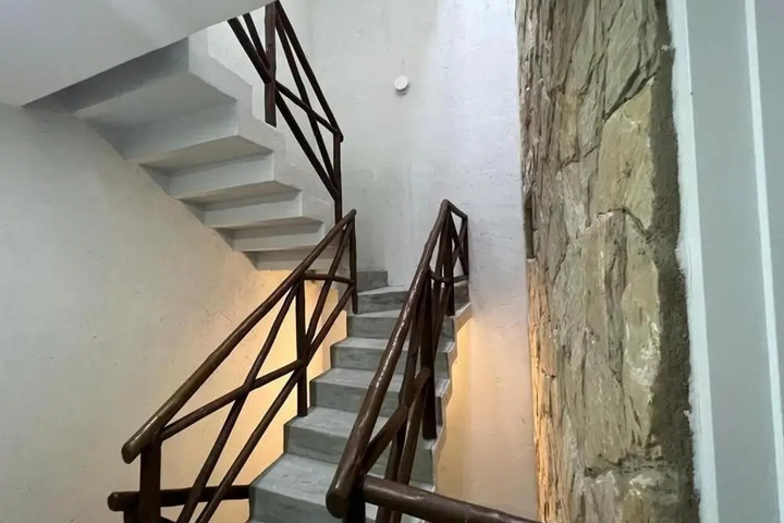 Room 9 of 13