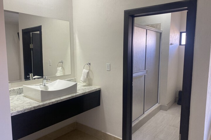 Room 108 of 211