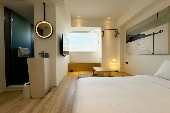 Room 21 of 34