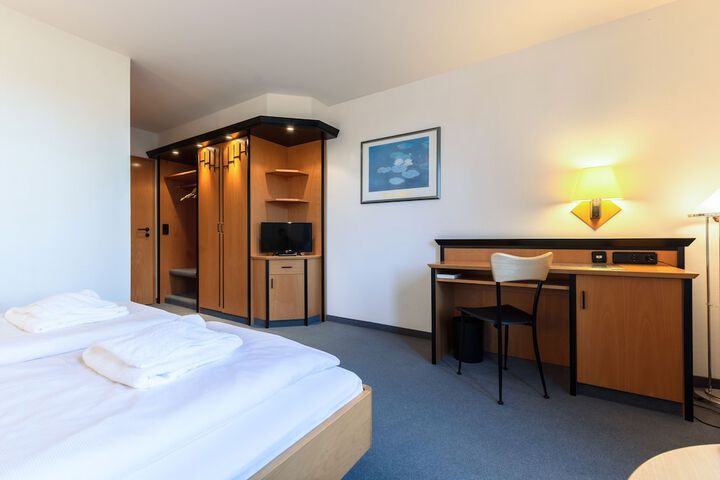 Room 5 of 70