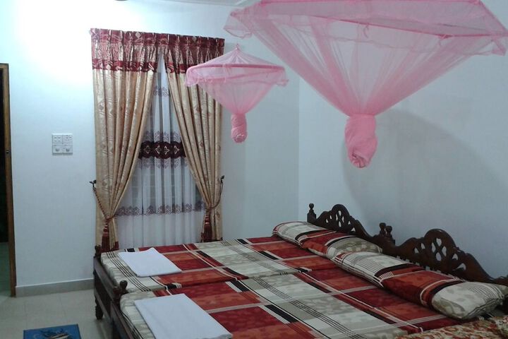 Room 2 of 75