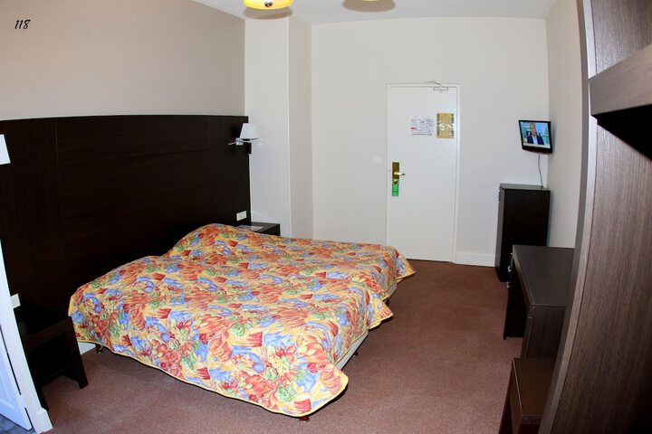 Room 19 of 118