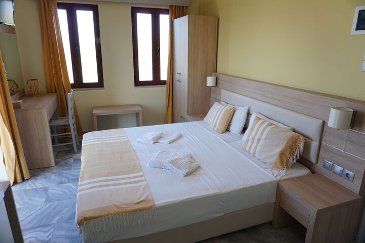 Room 13 of 102