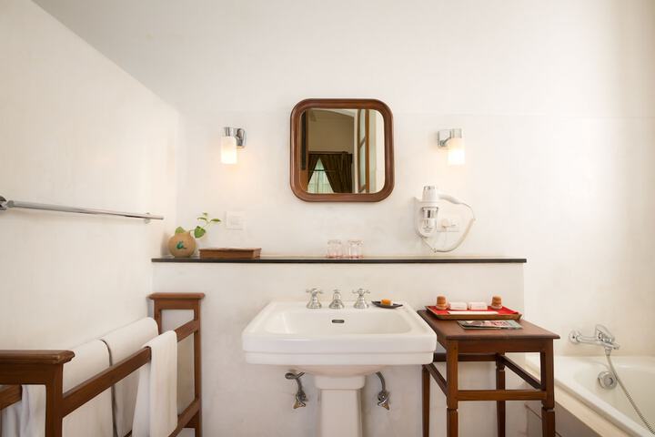 Room 25 of 59